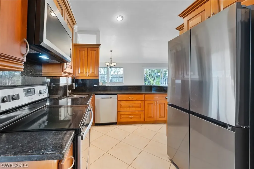 1723 Camelia Lane Naples FL 34105