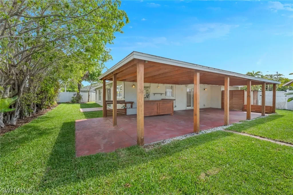 1723 Camelia Lane Naples FL 34105