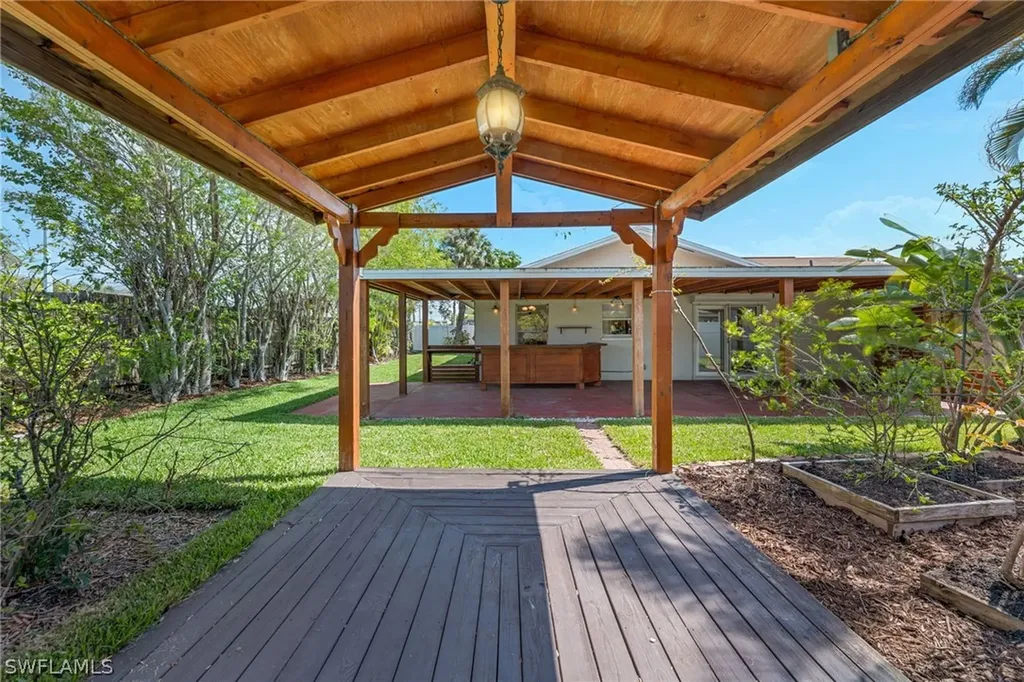 1723 Camelia Lane Naples FL 34105