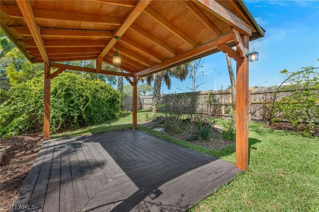 1723 Camelia Lane Naples FL 34105