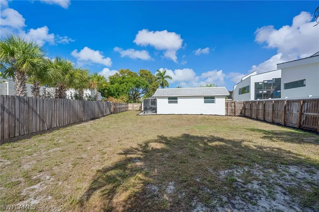 1220 10th Avenue N Naples FL 34102