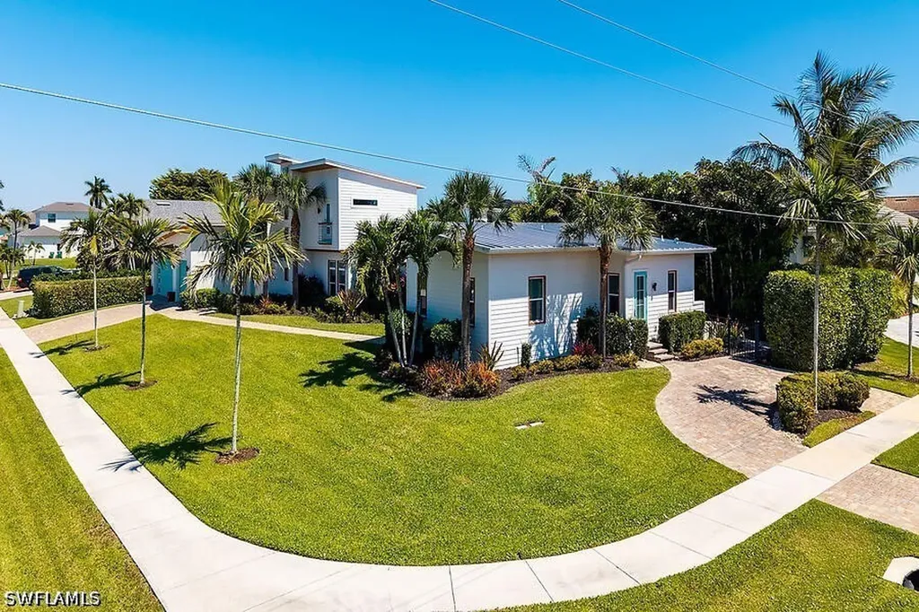 255 Columbus Way Marco Island FL 34145