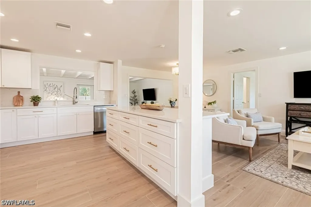 1530 Mandarin Road Naples FL 34102
