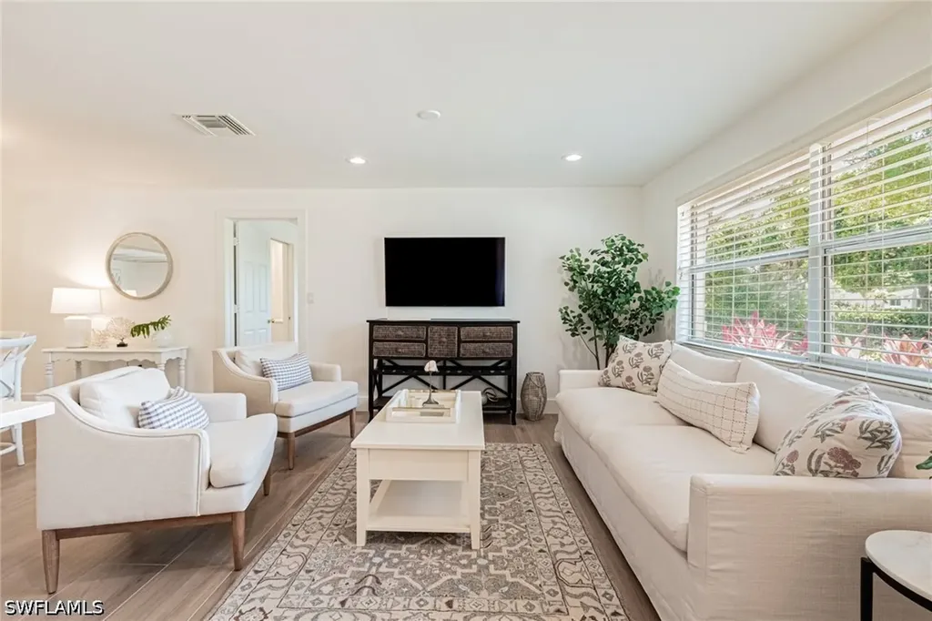 1530 Mandarin Road Naples FL 34102