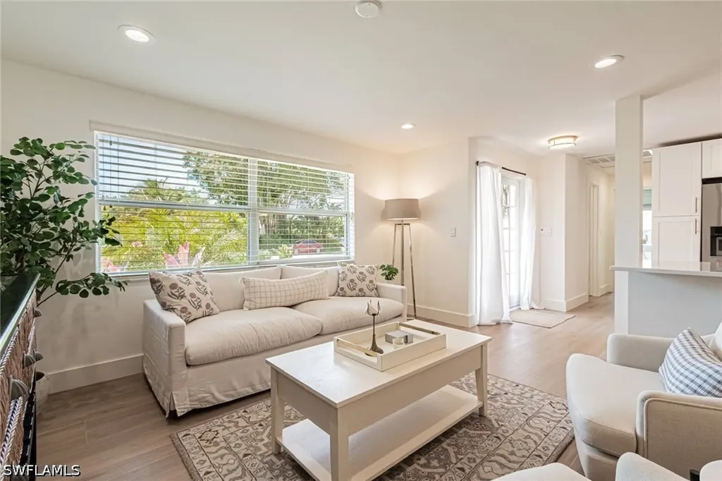 1530 Mandarin Road Naples FL 34102