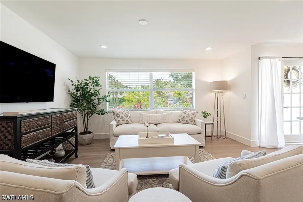 1530 Mandarin Road Naples FL 34102