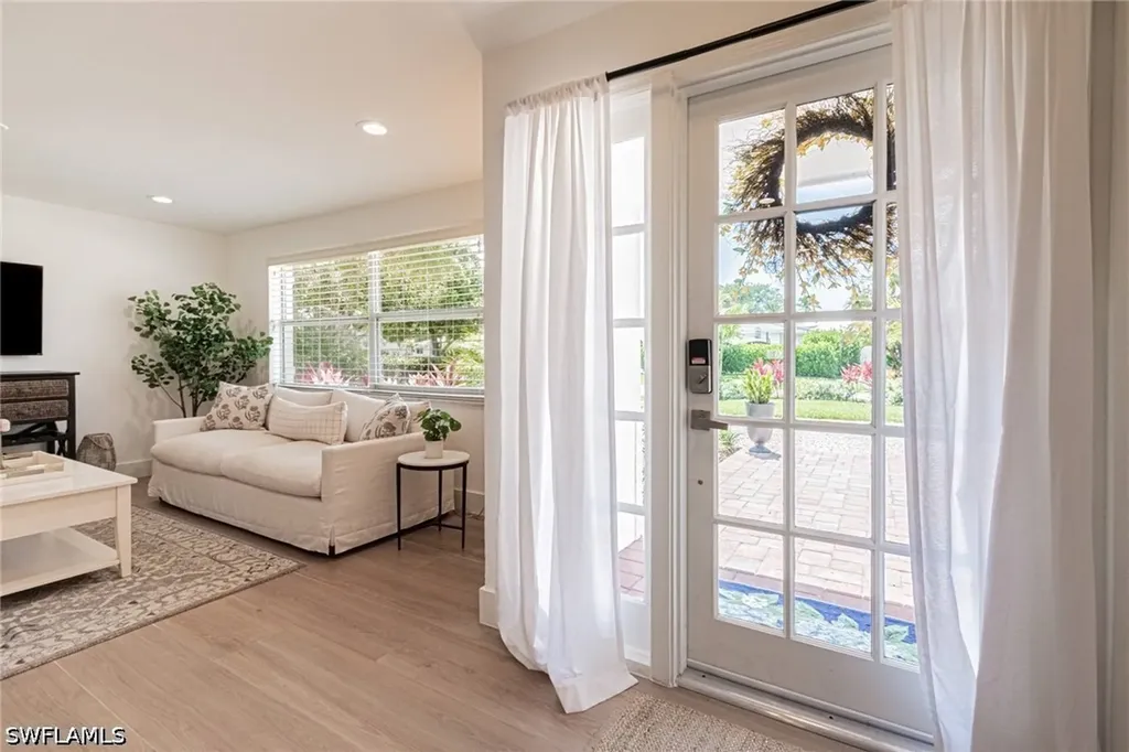 1530 Mandarin Road Naples FL 34102