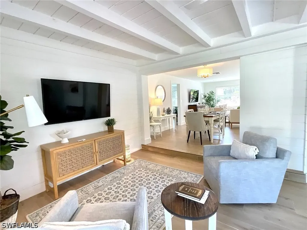 1530 Mandarin Road Naples FL 34102