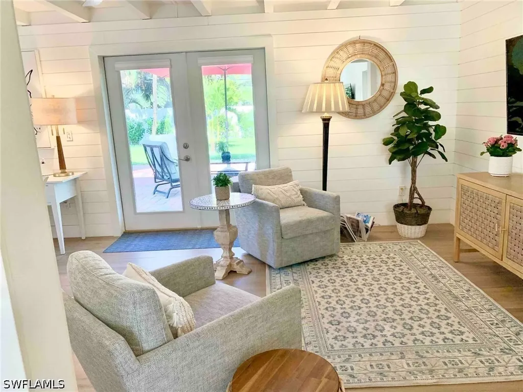 1530 Mandarin Road Naples FL 34102