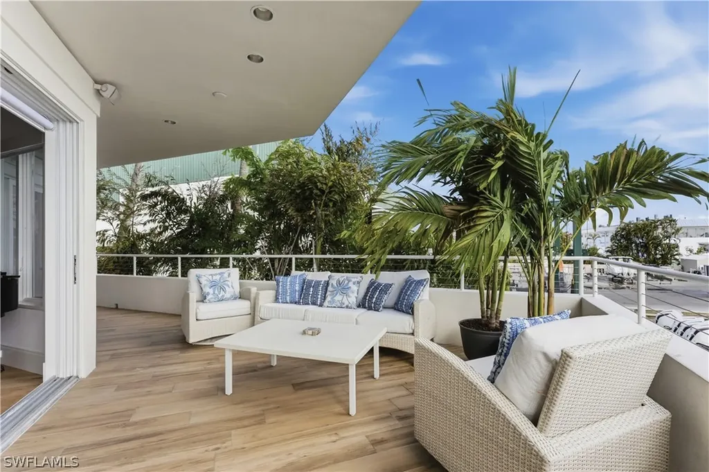 909 10th Street S Naples FL 34102