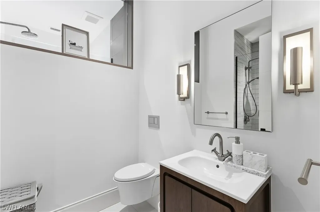 909 10th Street S Naples FL 34102