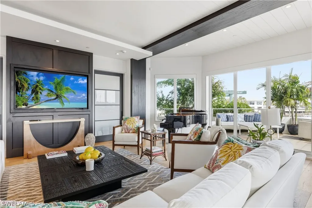 909 10th Street S Naples FL 34102