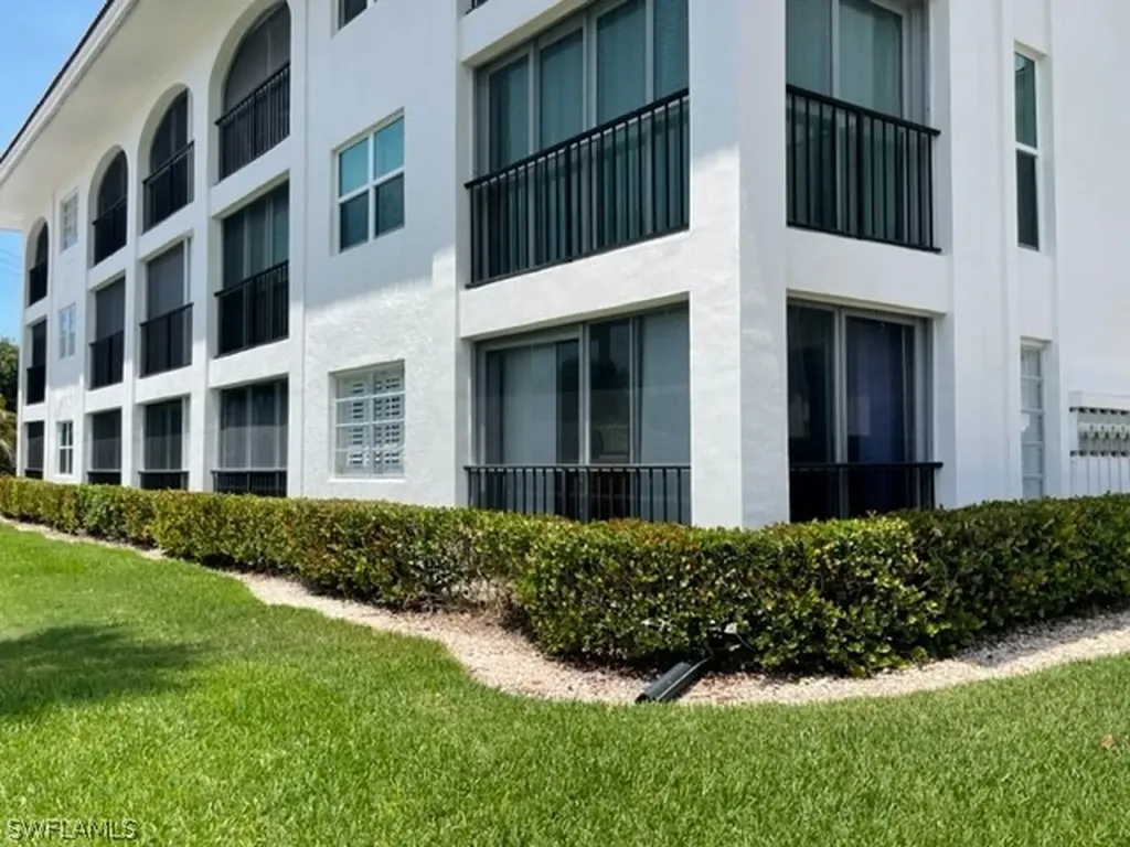 53 High Point Circle W Naples FL 34103