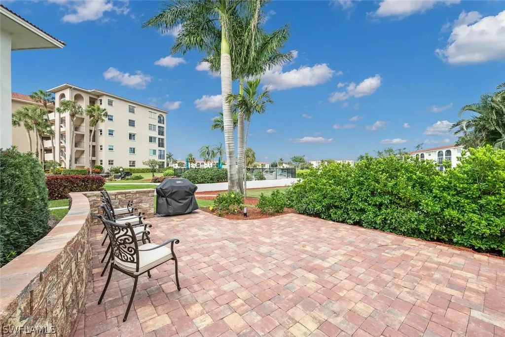 53 High Point Circle W Naples FL 34103