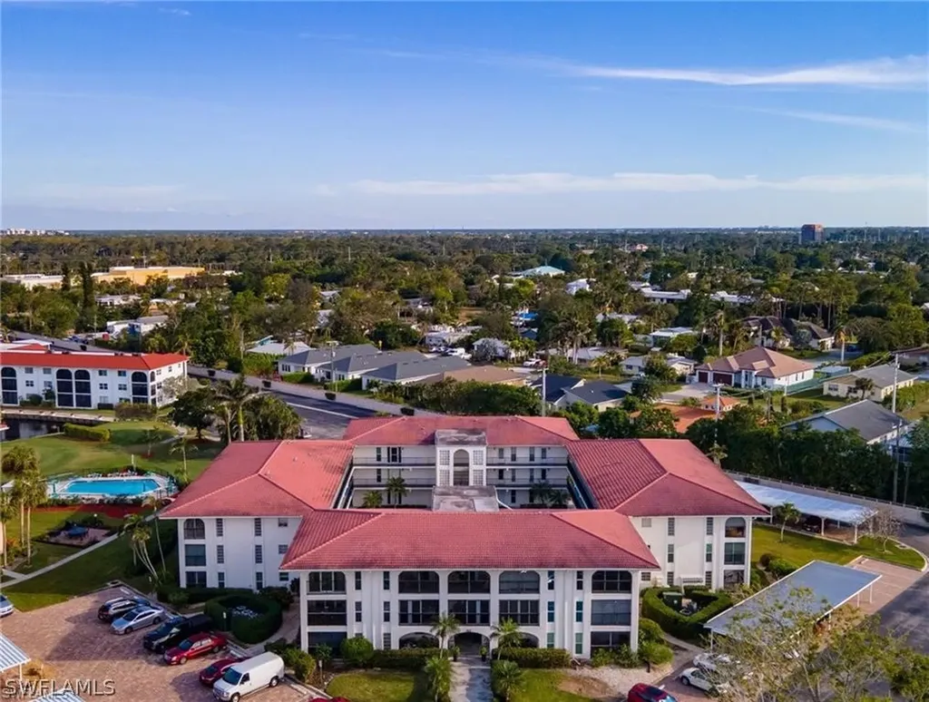 53 High Point Circle W Naples FL 34103