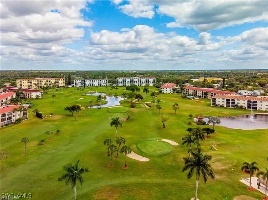 53 High Point Circle W Naples FL 34103