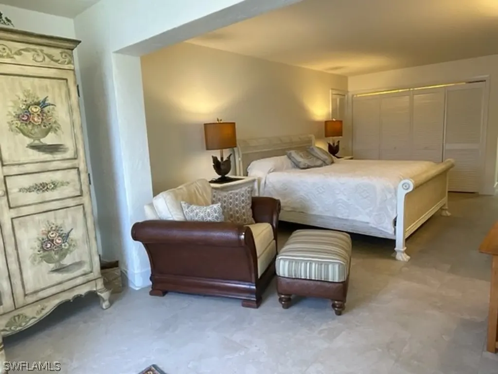 53 High Point Circle W Naples FL 34103