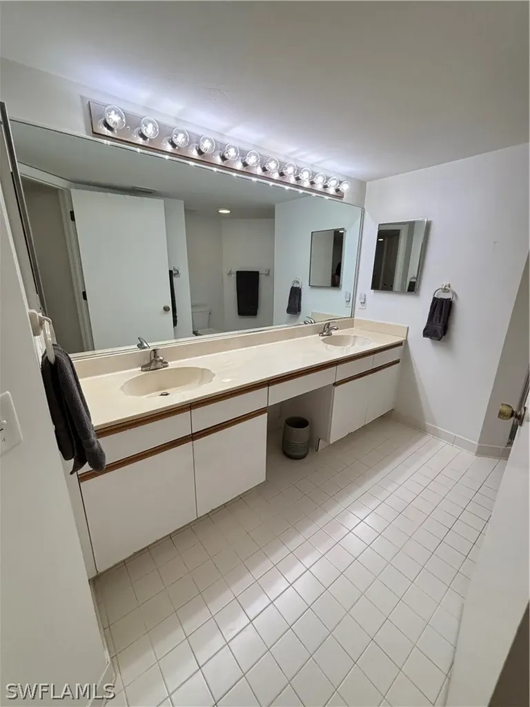 2103 Tama Circle Naples FL 34112