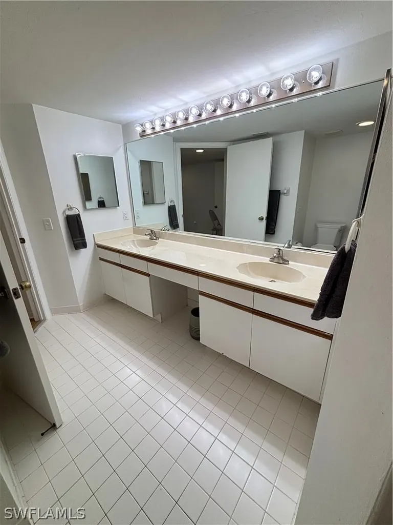 2103 Tama Circle Naples FL 34112