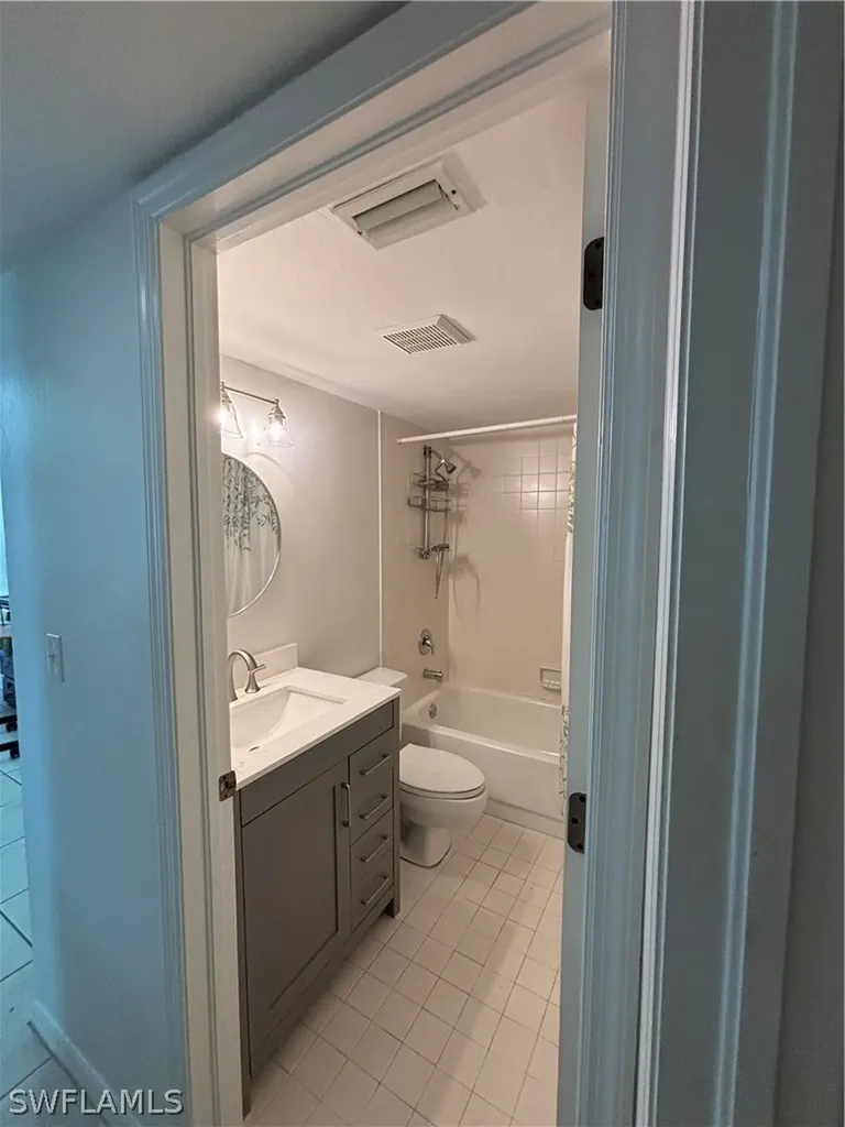 2103 Tama Circle Naples FL 34112