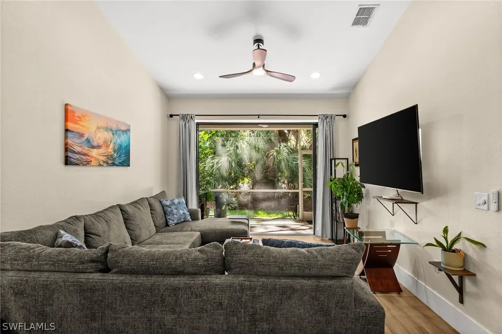 7595 Meadow Lakes Drive Naples FL 34104