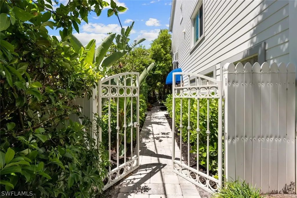 888 10th Street S Naples FL 34102