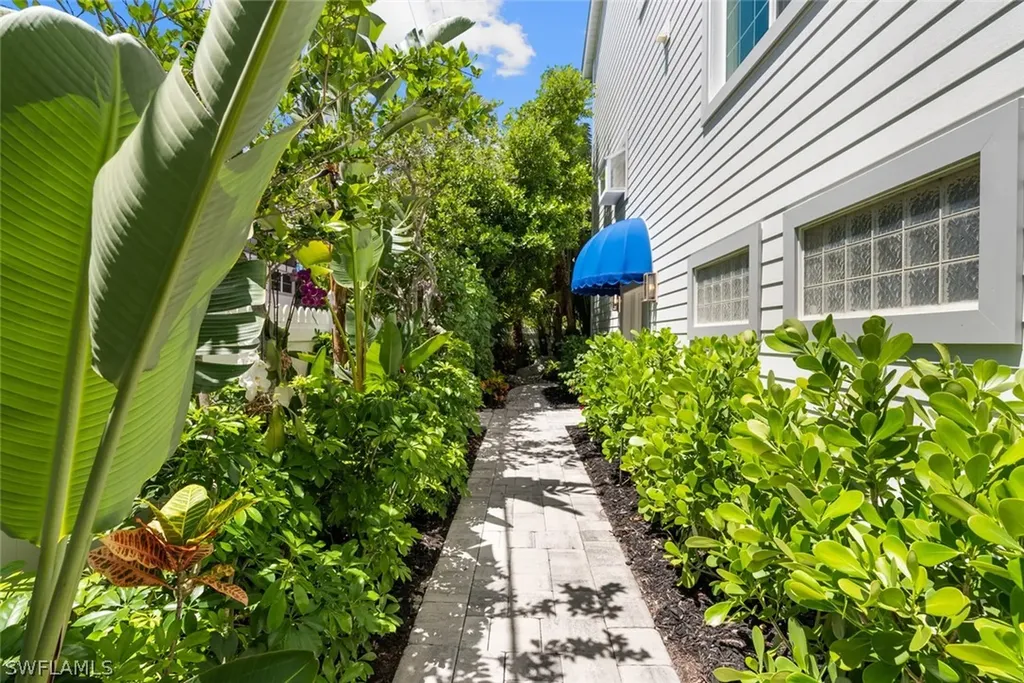 888 10th Street S Naples FL 34102