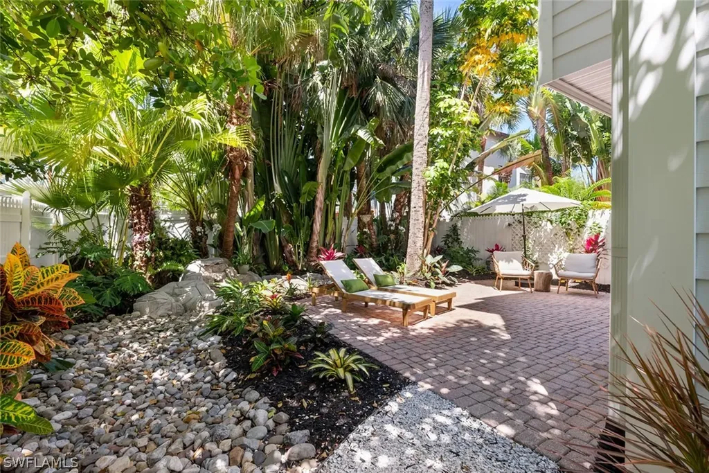 888 10th Street S Naples FL 34102