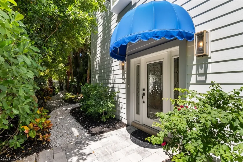 888 10th Street S Naples FL 34102
