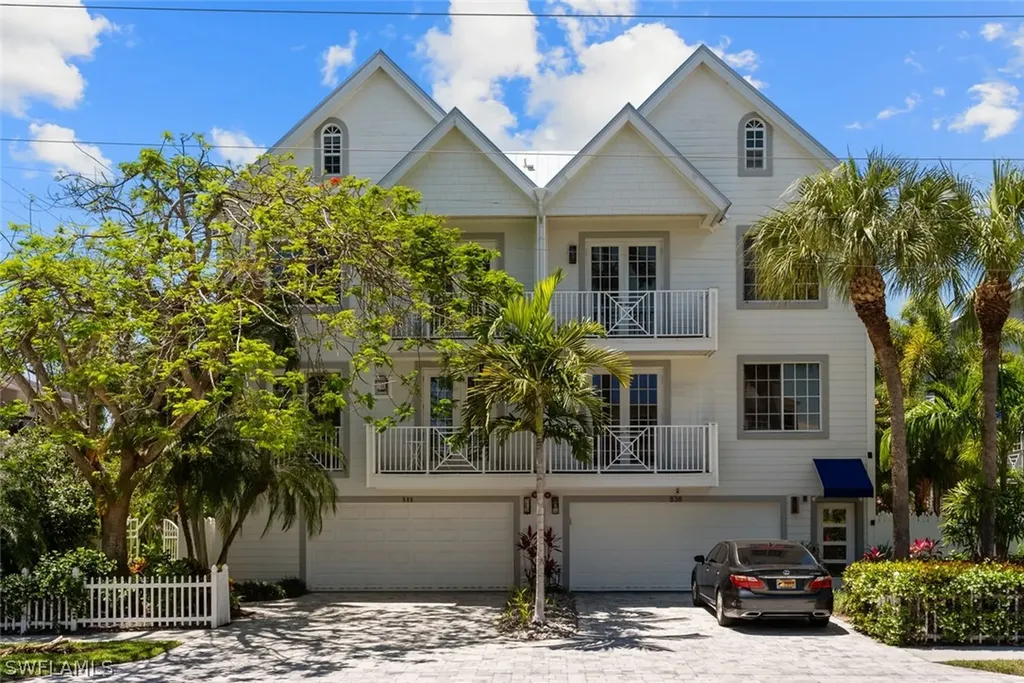 888 10th Street S Naples FL 34102
