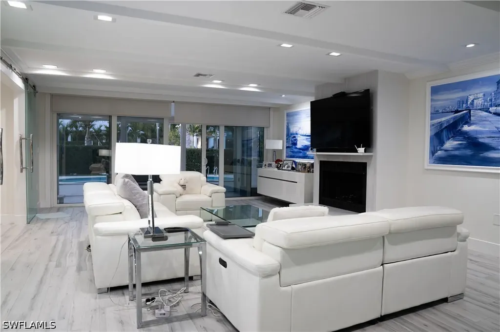 675 18th Avenue S Naples FL 34102