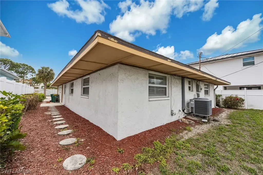 793 91st Avenue N Naples FL 34108