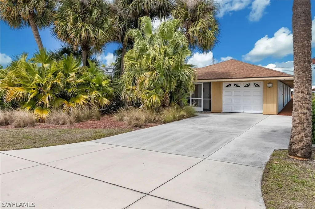 793 91st Avenue N Naples FL 34108