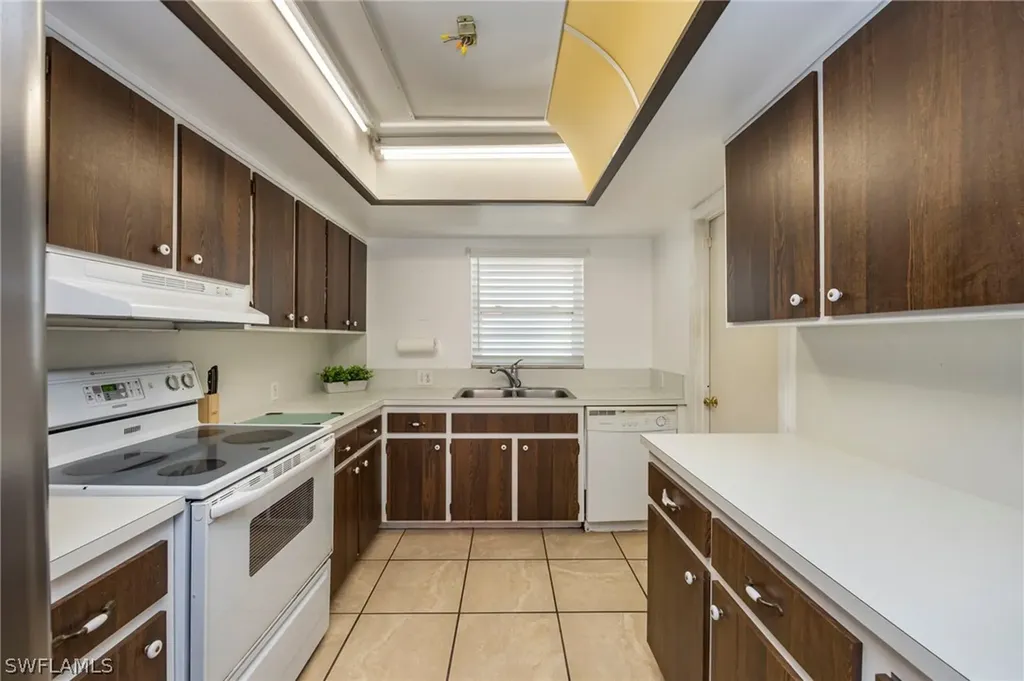 793 91st Avenue N Naples FL 34108