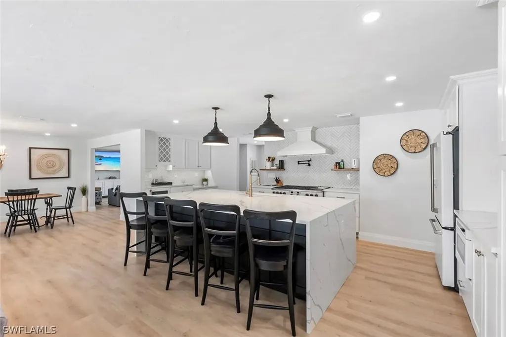4222 Crayton Road Naples FL 34103