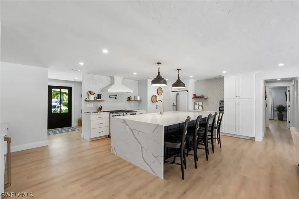 4222 Crayton Road Naples FL 34103