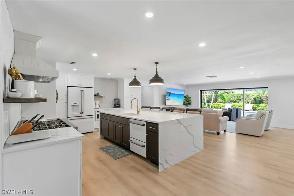 4222 Crayton Road Naples FL 34103