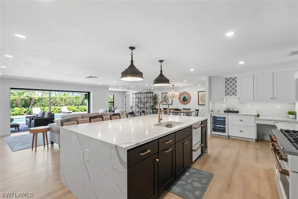 4222 Crayton Road Naples FL 34103
