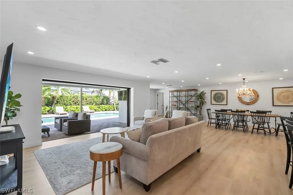 4222 Crayton Road Naples FL 34103