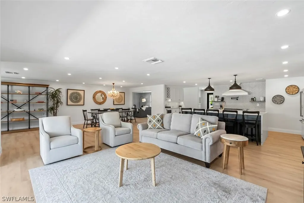 4222 Crayton Road Naples FL 34103
