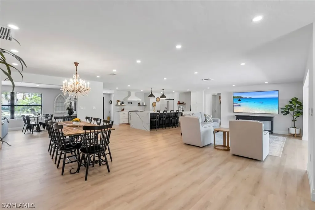 4222 Crayton Road Naples FL 34103