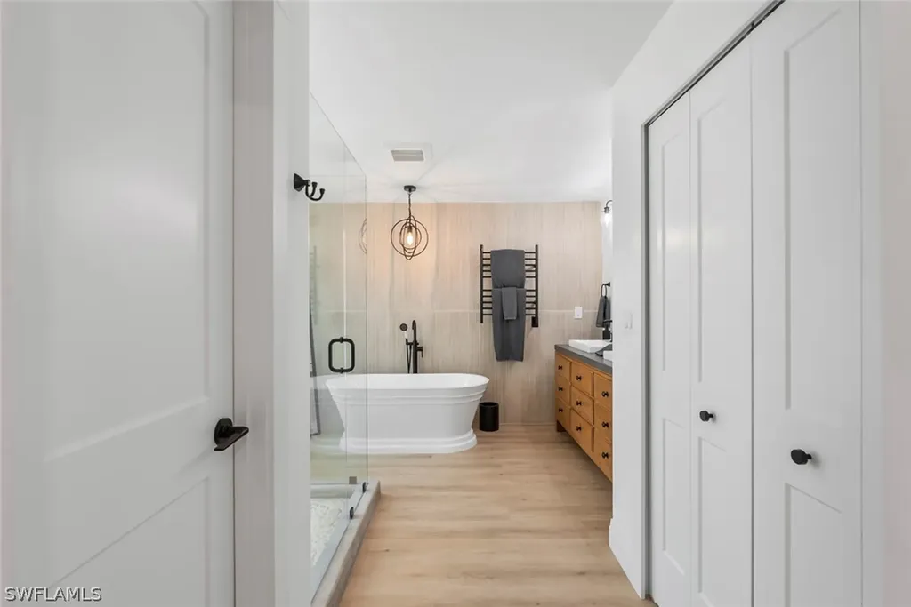 4222 Crayton Road Naples FL 34103