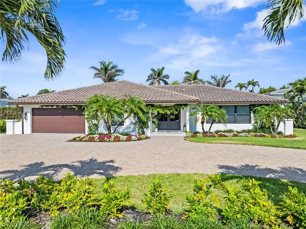 4222 Crayton Road Naples FL 34103