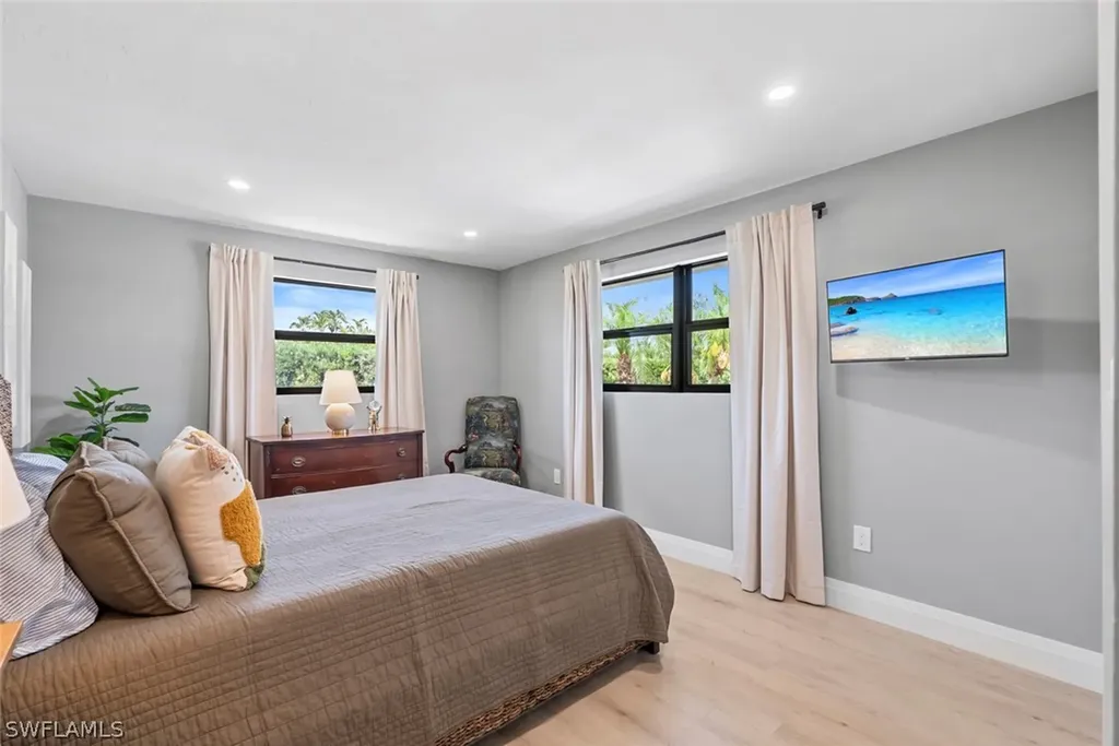 4222 Crayton Road Naples FL 34103