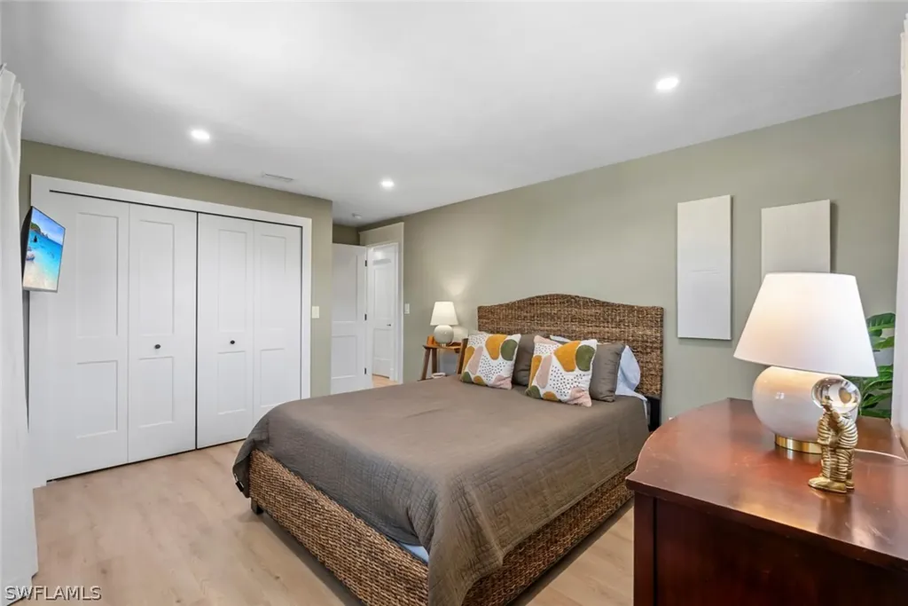 4222 Crayton Road Naples FL 34103