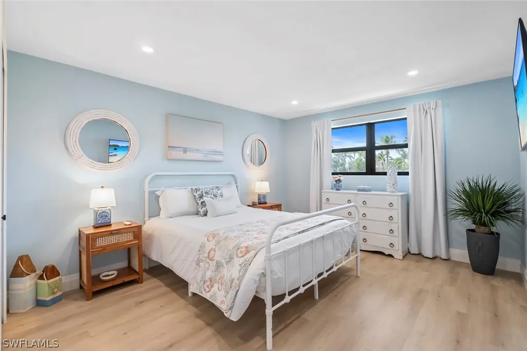 4222 Crayton Road Naples FL 34103