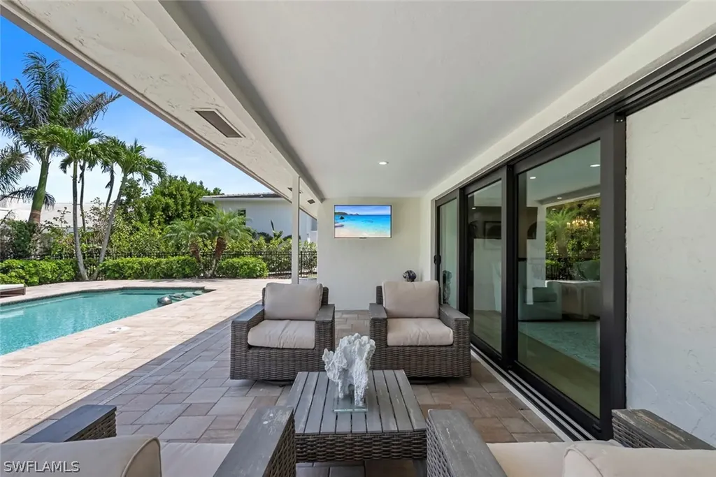 4222 Crayton Road Naples FL 34103