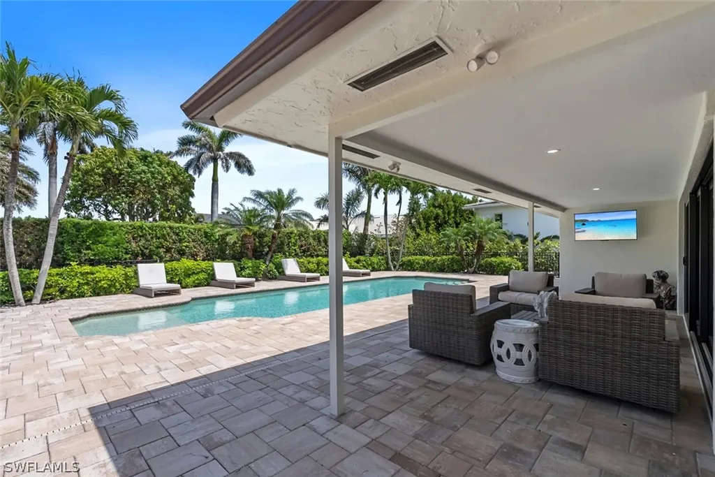 4222 Crayton Road Naples FL 34103