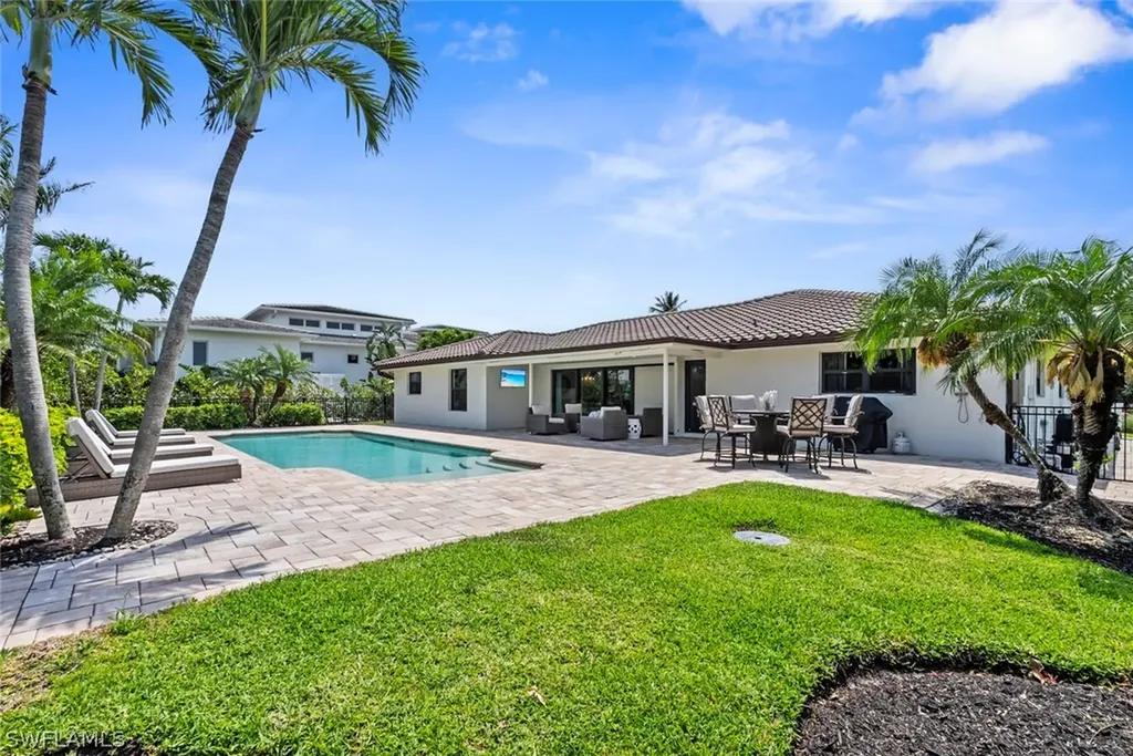 4222 Crayton Road Naples FL 34103