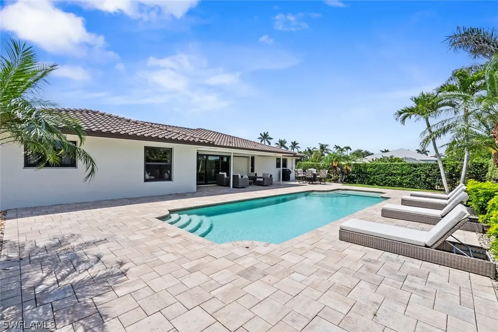 4222 Crayton Road Naples FL 34103